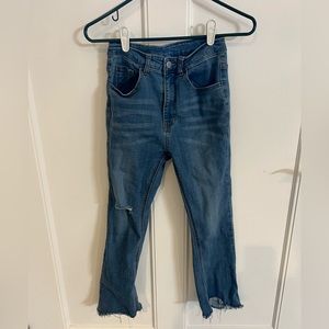 Flared, cut-off jeans